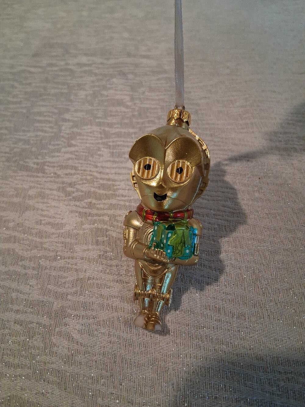 2015 Hallmark Star Wars C-3PO 3" Christmas Ornament Big Head Holding Gift